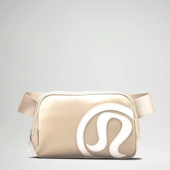 NWT Lululemon 1L Belt Bag LIMITED EDITION EXCLUSIVE in Trench/White Opal Logo - Picture 1 of 11